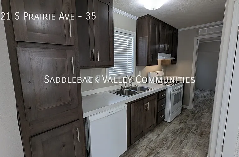 2221 S Prairie Ave #35 — Photo 1