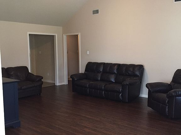 3rd image of 1082 Westmeadow Dr