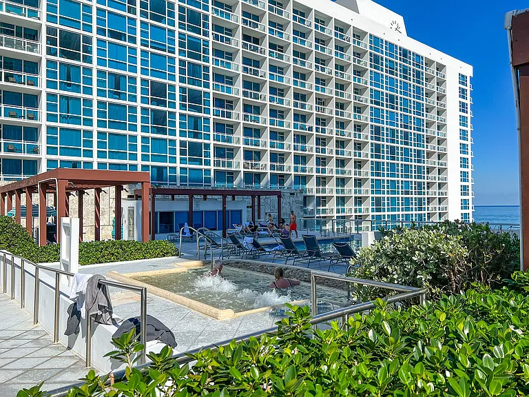 6801 Collins Ave #Penthouse 01 — Photo 40