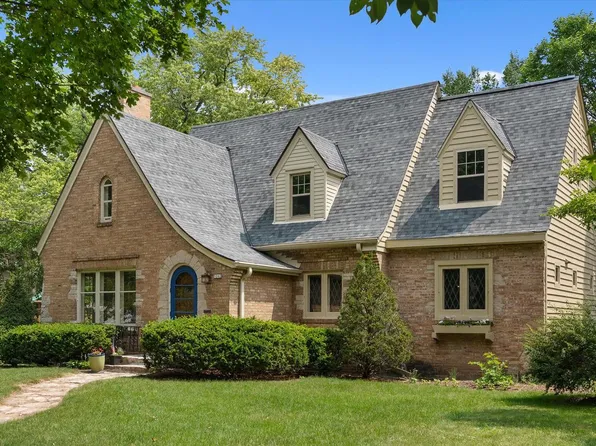5262 North Hollywood AVENUE, Whitefish Bay, WI 53217