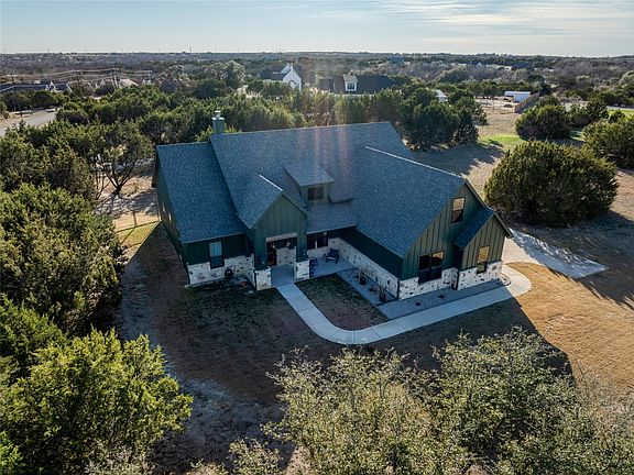 2nd image of 301 Sharla Smelley Rd