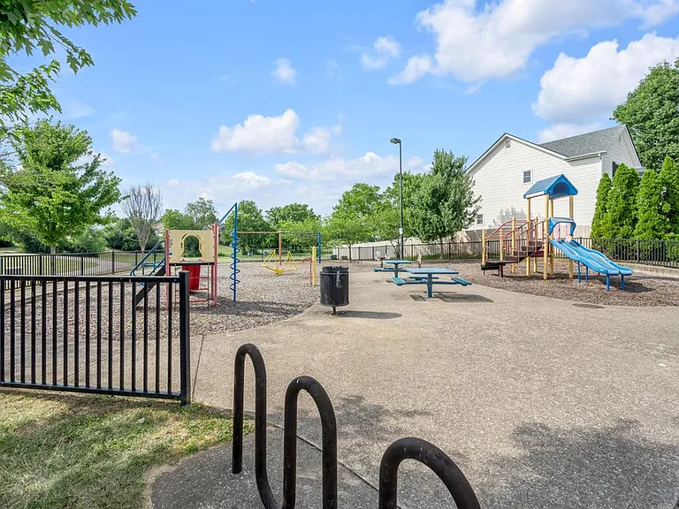 204 Lucille Dr — Photo 42