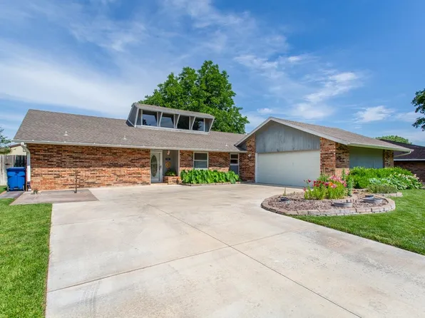 2014 Country Club Dr, Enid, OK 73703