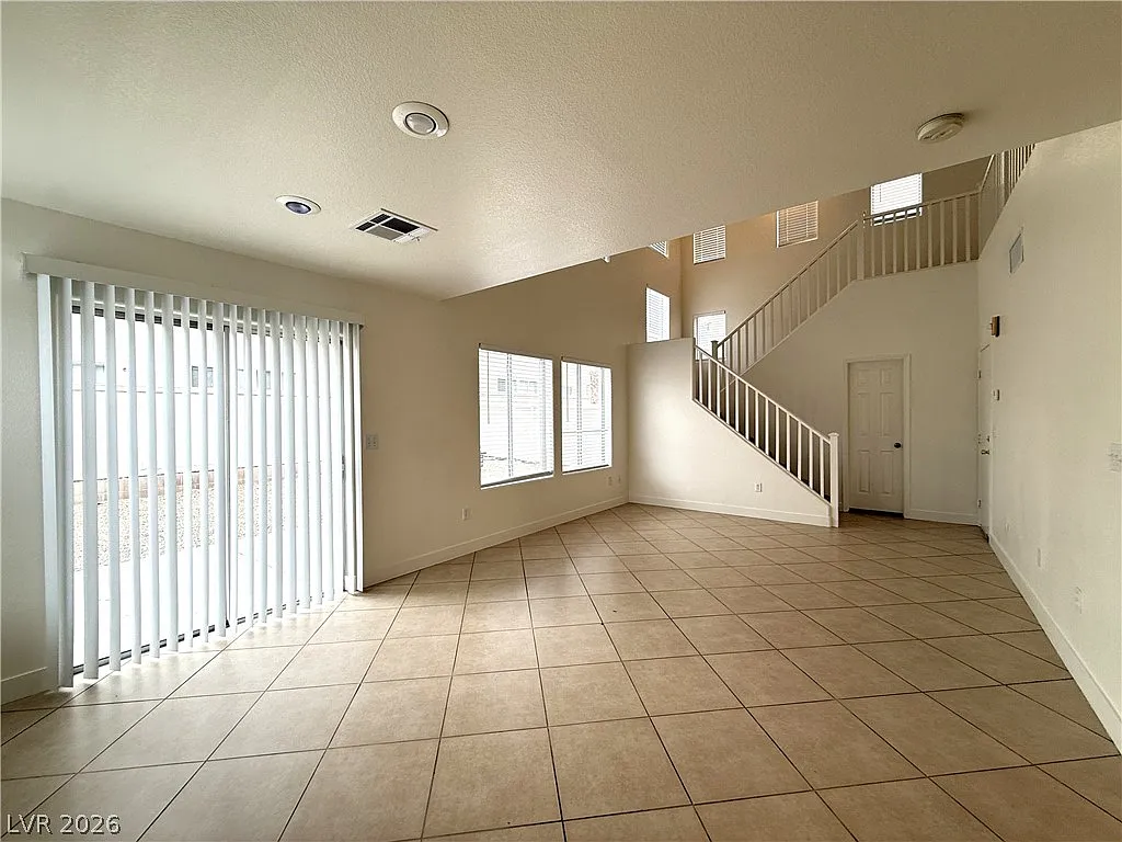 3 bed, 2.5 bath, 1357 sqft, $1,890 — Photo 4