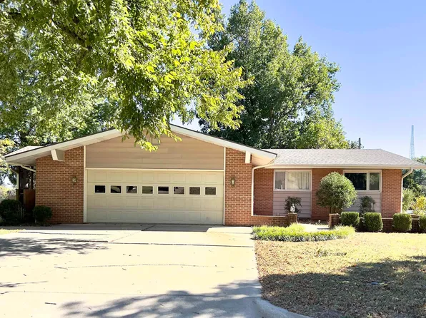 411 Highland Dr, Arkansas City, KS 67005