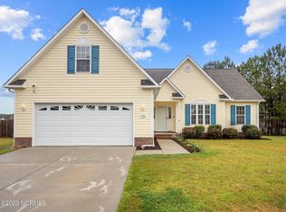 118 Hunt Dr, Hubert, NC 28539