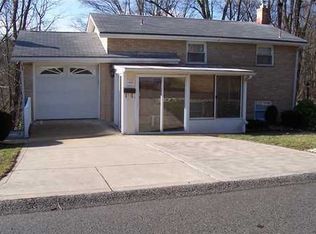 911 Rita Dr, Pittsburgh, PA 15221