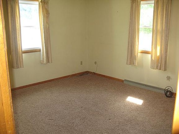 5th image of 25 Lyons Dr