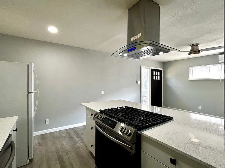 3304 Tom Green St #C — Photo 11