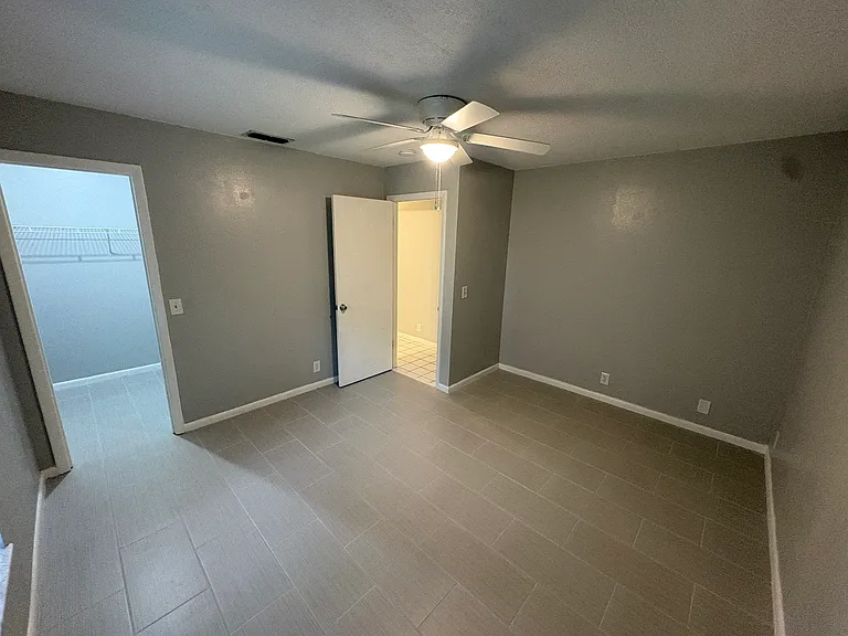 927 Russell Ave — Photo 16