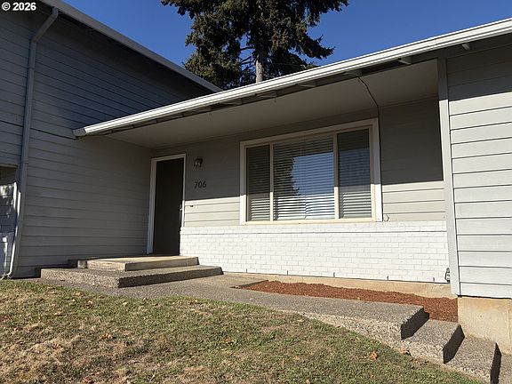 2nd image of 706 NE 126th St
