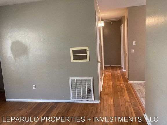 3rd image of 808 Evelyn Ct