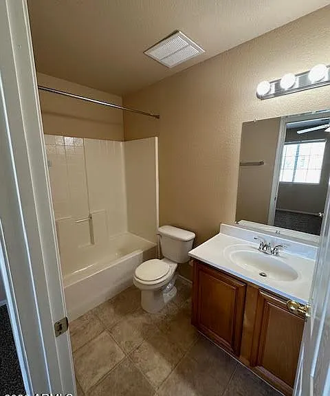 2834 E Tracy Ln #1 — Photo 6