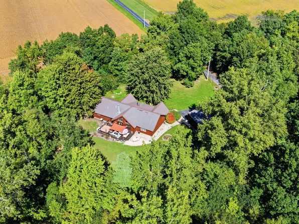 6325 Devils Hole Rd, Pemberville, OH 43450
