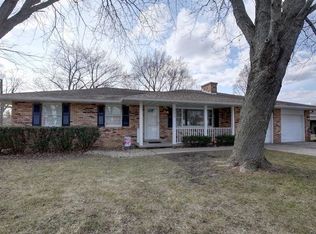 305 S West St, Mahomet, IL 61853
