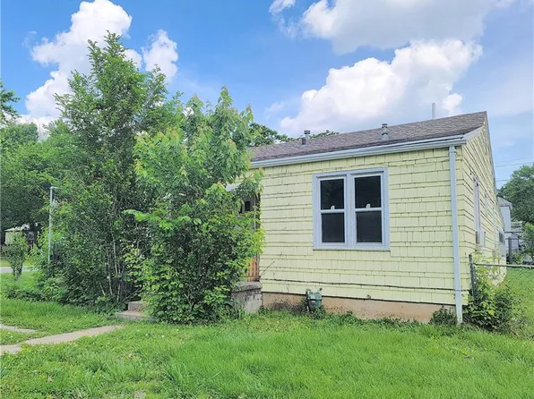 245 W 8th Ave, Garnett, KS 66032