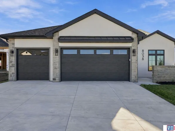 8038 S 43rd St, Lincoln, NE 68516