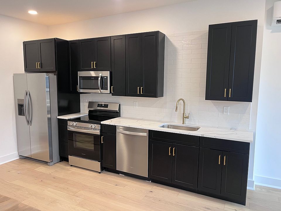 Designer Kitchens: High-end quartz countertops, elegant shaker cabinetry, custom tile backsplashes, and full-size stainless steel appliances. *Layout presented is from apartment 2 - each unit has a unique kitchen layout*