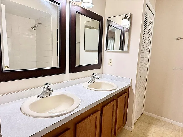 1215 Creekbottom Cir — Photo 16