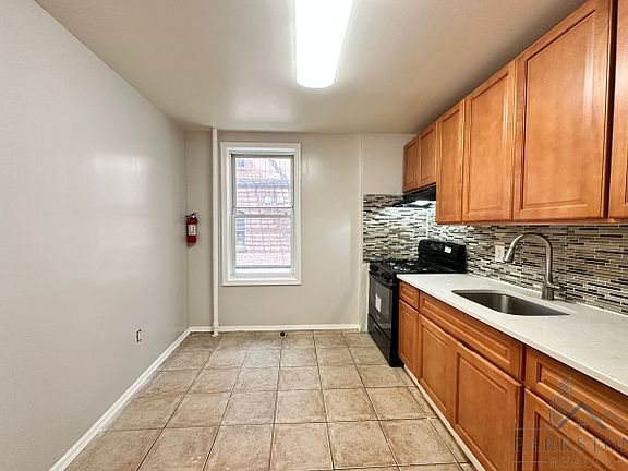 4th image of 521 51st St APT 3B