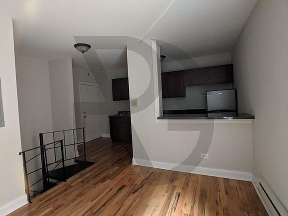 2nd image of 815 W Cornelia Ave #821A112