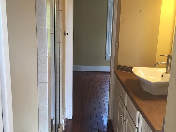 4th image of 1317 Bainbridge St