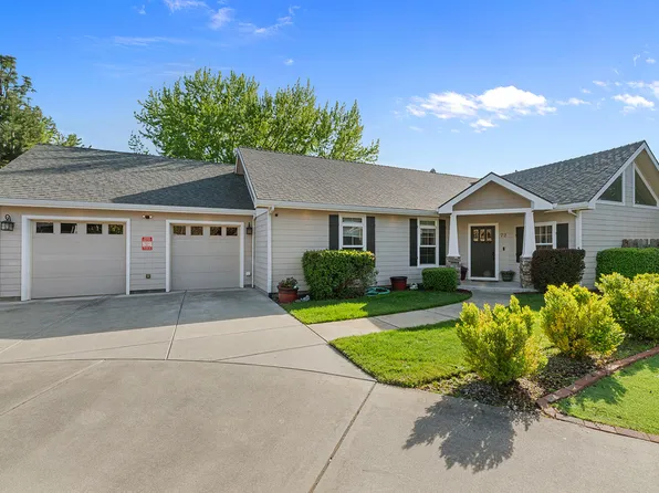 72 Pineridge Ln, Eagle Pt, OR 97524