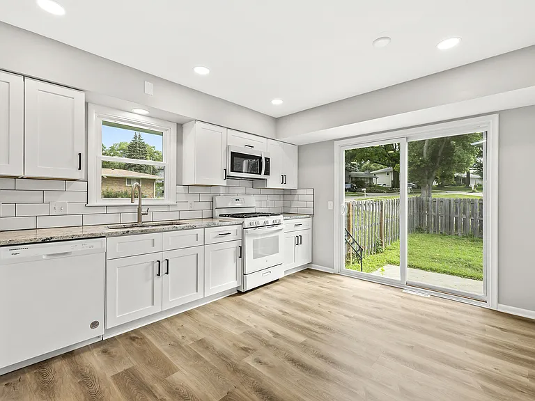 12448 Bel Dr — Photo 10