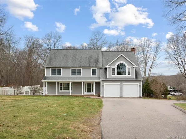 870 Vauxhall St Extension, Waterford, CT 06375