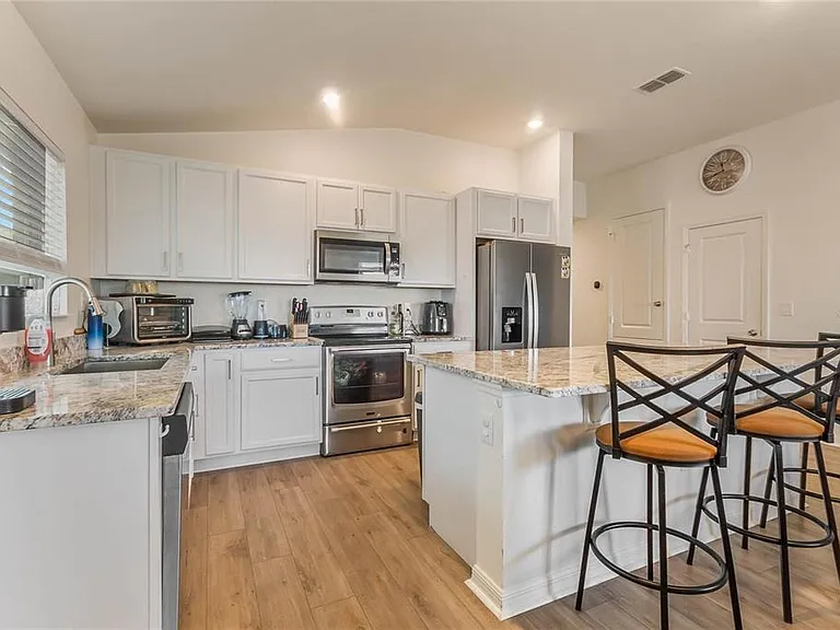 495 Overpool Ave — Photo 13