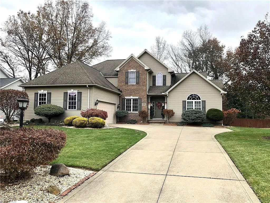 20409 Foxe Dr photo 1