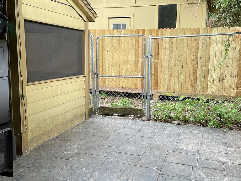 4803 Geraldine St — Photo 41