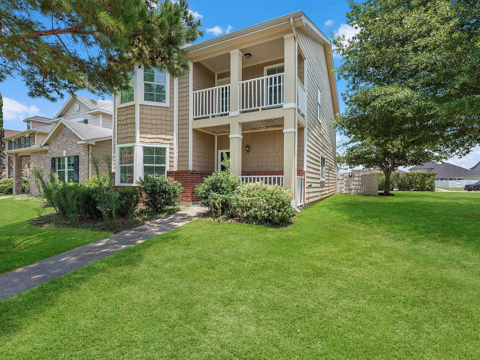 4 bed, 2.5 bath, 2188 sqft, $2,100 — Photo 1