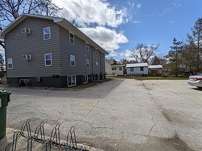 3rd image of 405 E 6th St #5