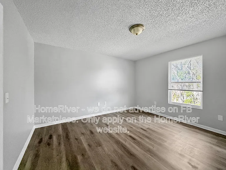 503 Hummingbird Ct — Photo 13