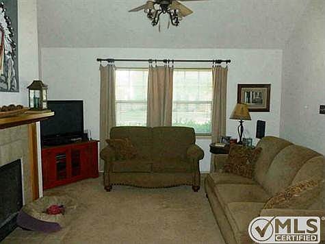 4th image of 3212 Woodlark Dr