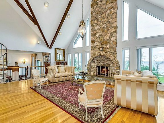 4th image of 645 Glen Ct