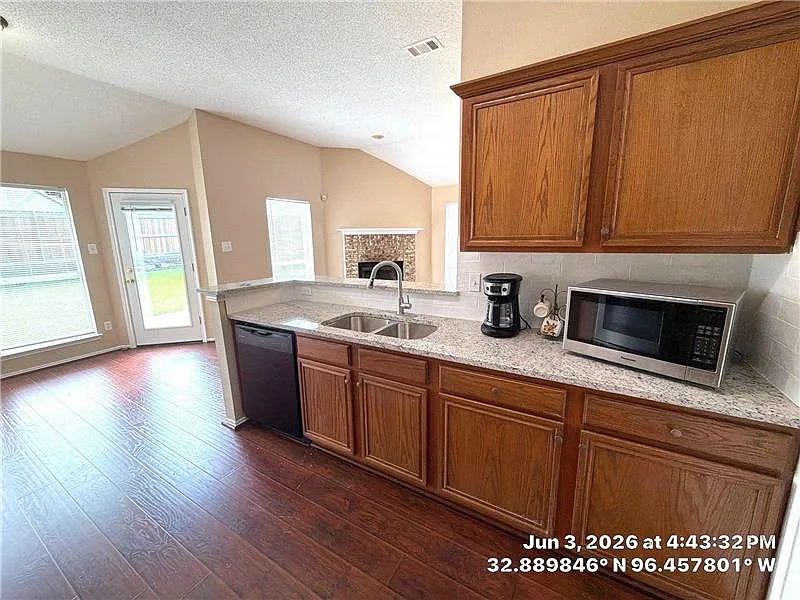 3 bed, 1429 sqft, $2,800 — Photo 4