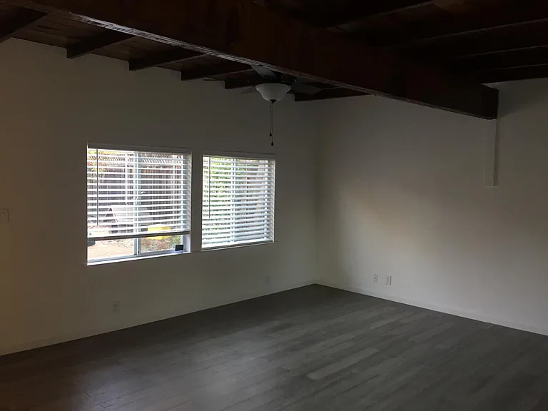Beamed ceiling w/ceiling fan