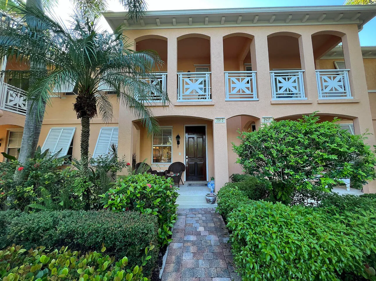 3 bed, 2.5 bath, 1670 sqft, $4,200 — Photo 2
