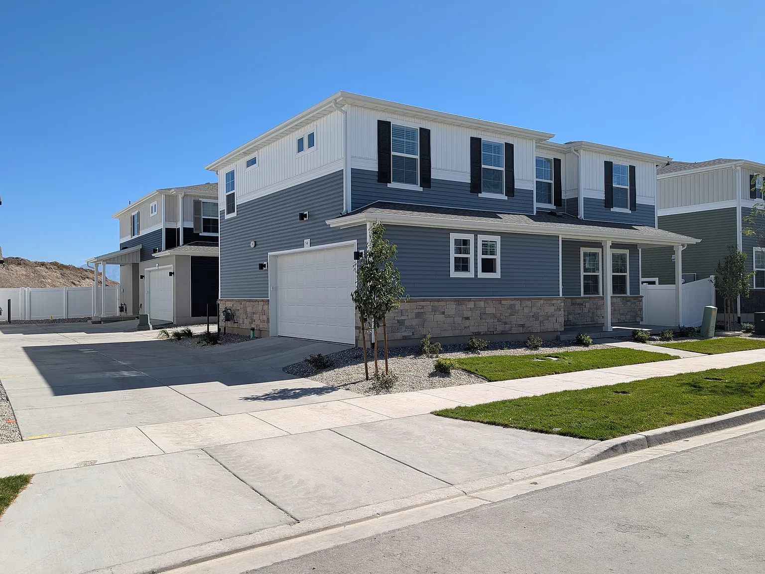4 bed, 2.5 bath, 1938 sqft, $2,395 — Photo 3