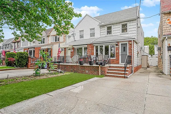 Sold by REMAX Elite | media 3