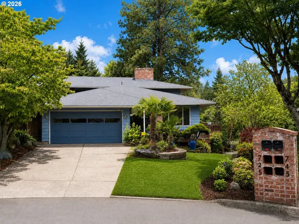 725 NW Mawrcrest Dr, Gresham, OR 97030