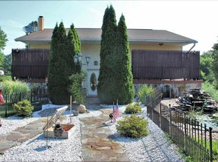 11 N Schoolhouse Rd, Thomasville, PA 17364