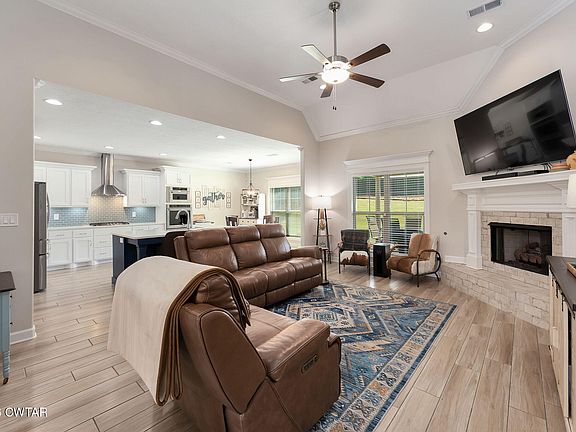 4th image of 32 Westhaven Pl
