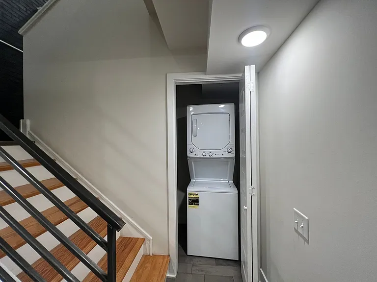Brand New Luxury Apartments — Photo 20