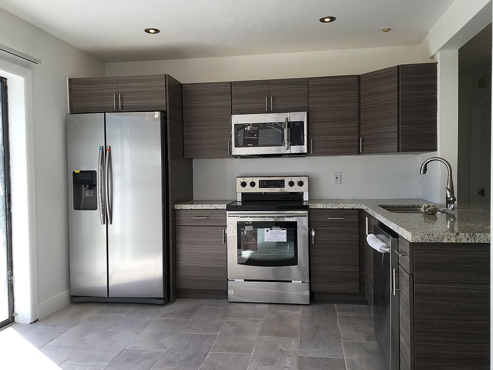 1st image of 1322 NW 1st Ave