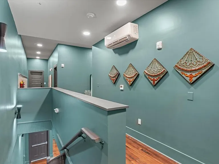 127H W Evans St — Photo 15