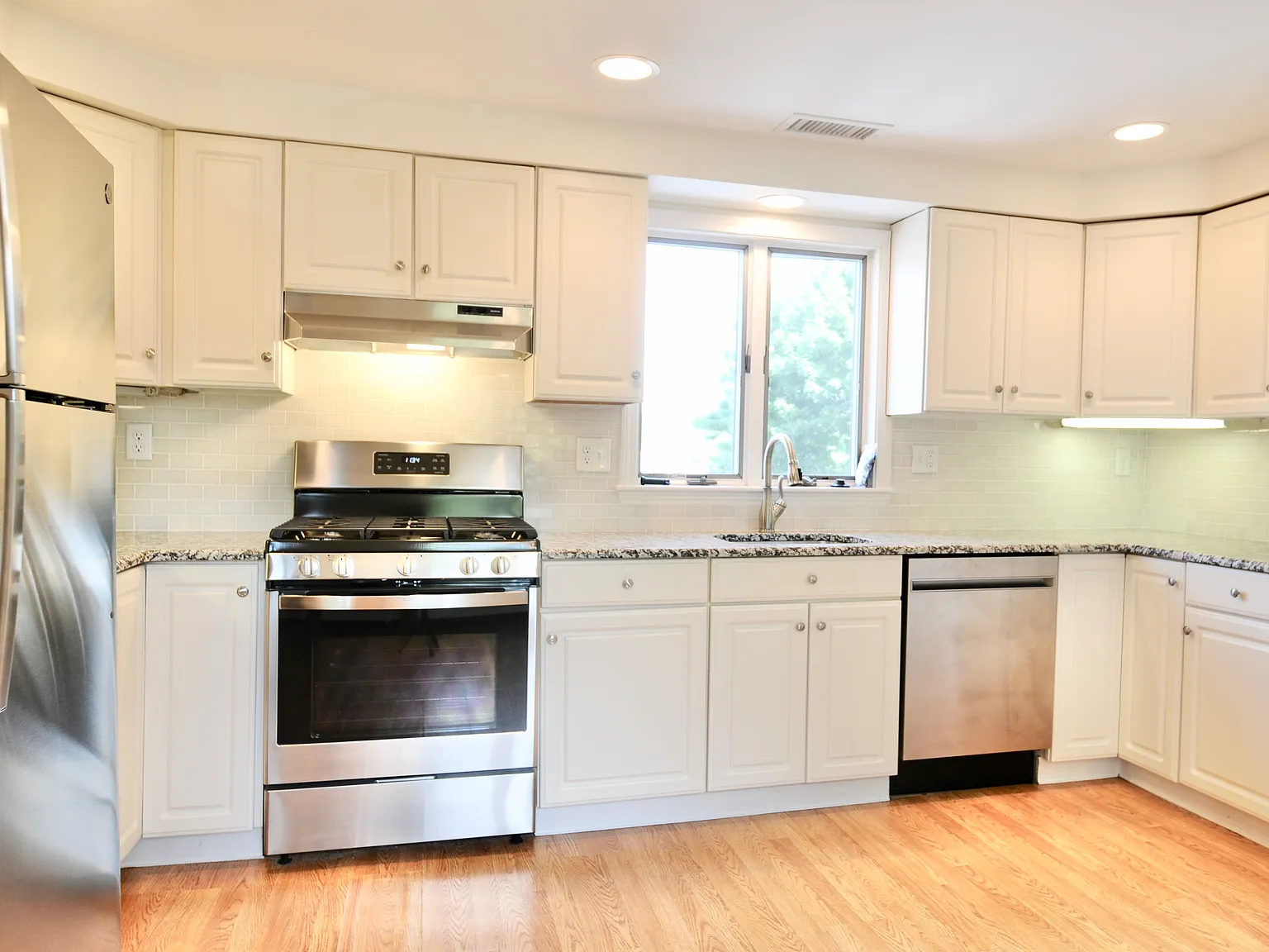 3 bed, 1500 sqft, $3,800 — Photo 2