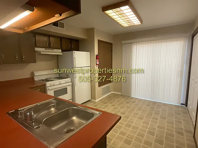 1631 Farmington Ave #4 — Photo 7
